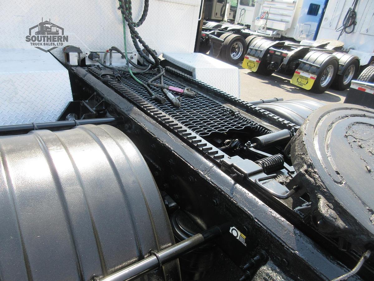 Used 2015 PETERBILT 567