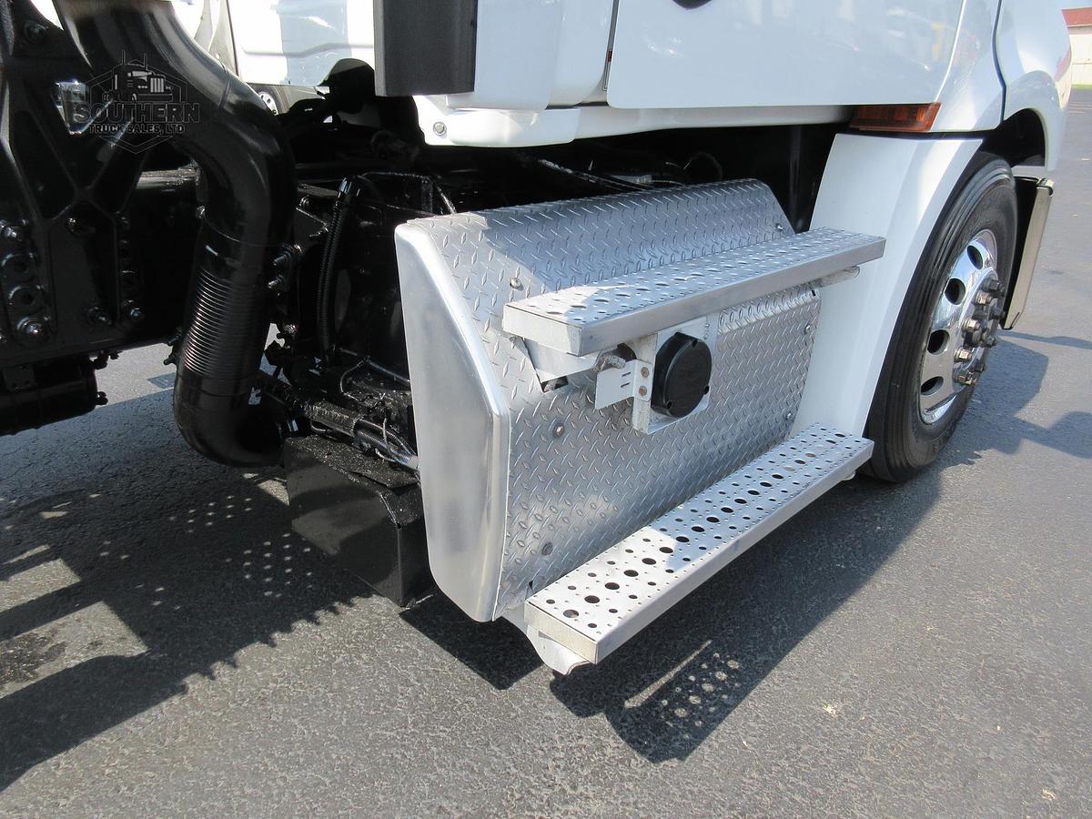 Used 2019 FREIGHTLINER CASCADIA 126