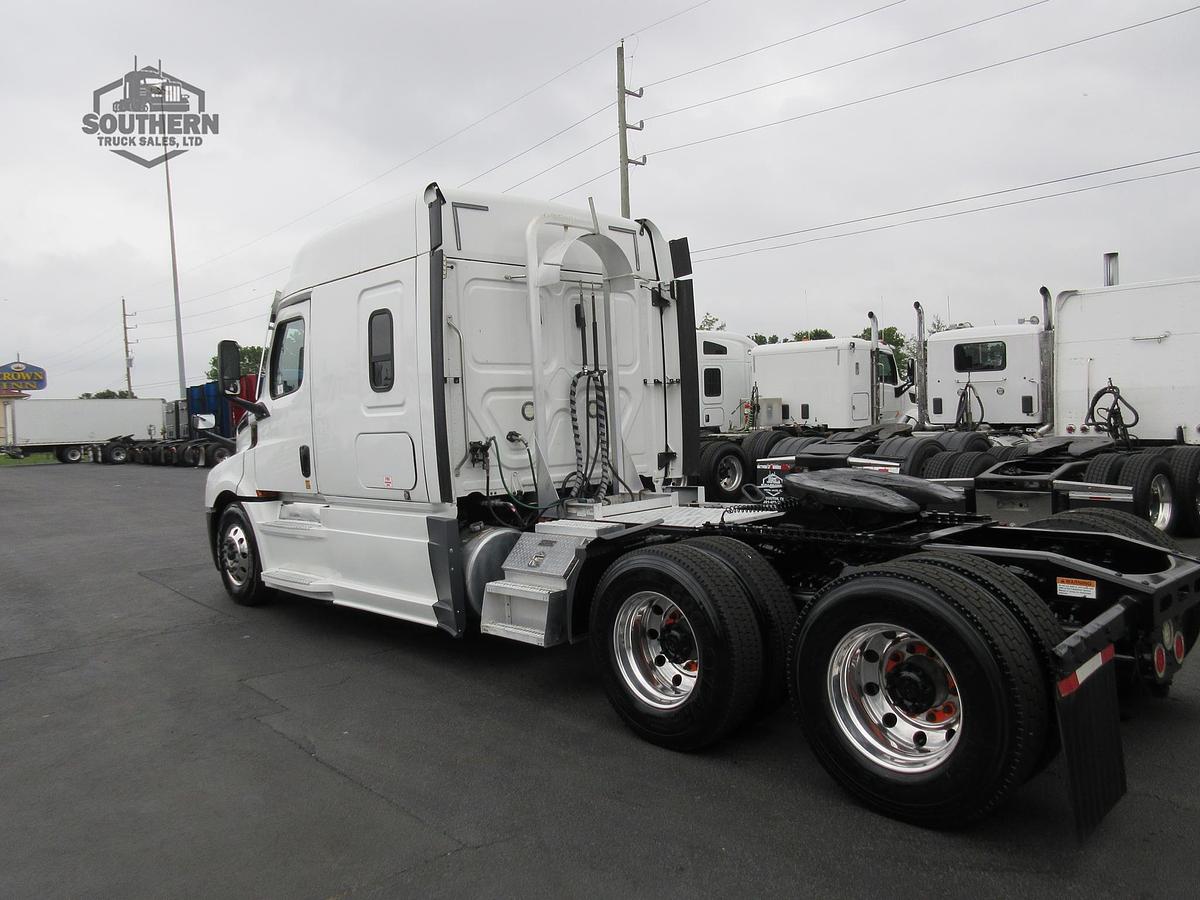 Used 2020 FREIGHTLINER CASCADIA 126