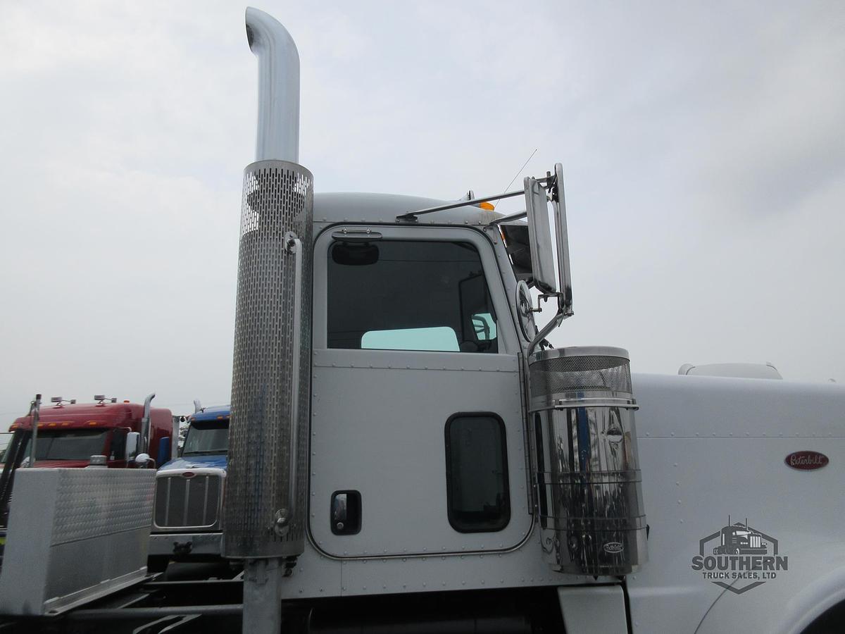 Used 2011 PETERBILT 388