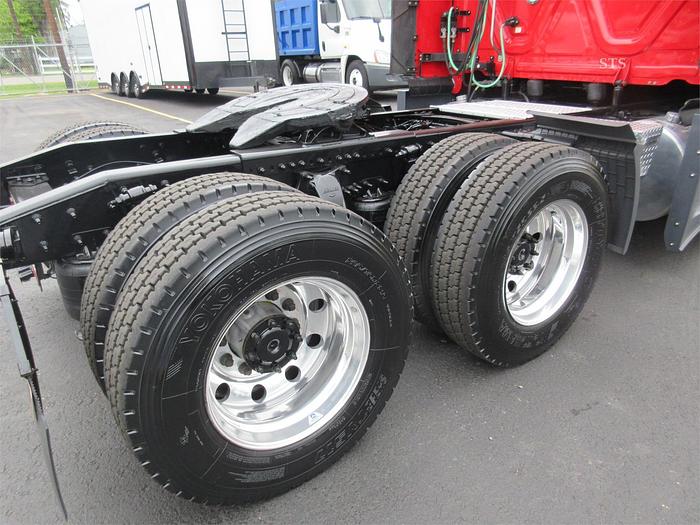 Used 2021 FREIGHTLINER CASCADIA 126