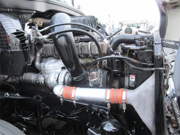 Used 2019 FREIGHTLINER CASCADIA 126