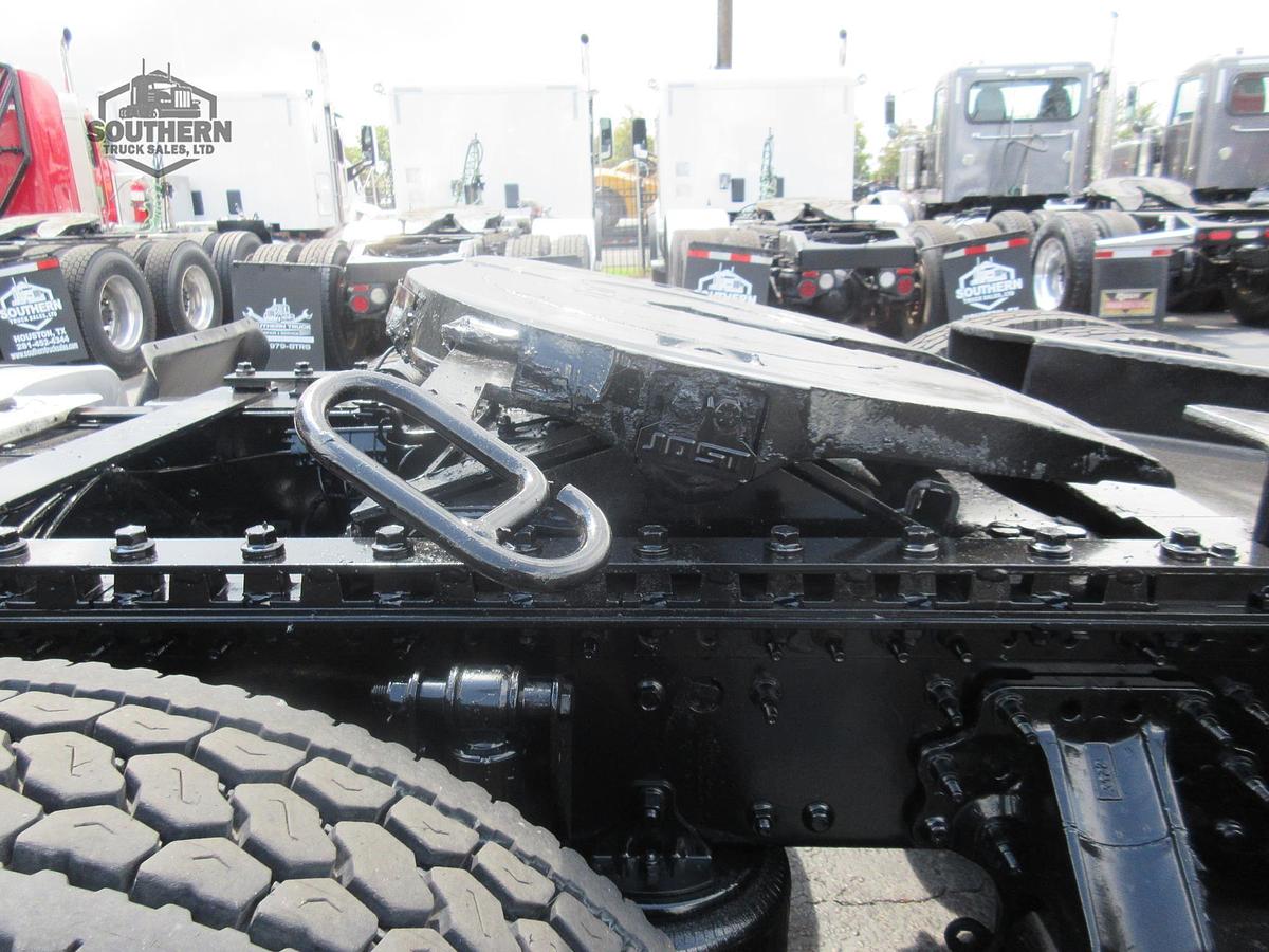 Used 2014 MACK PINNACLE CXU613