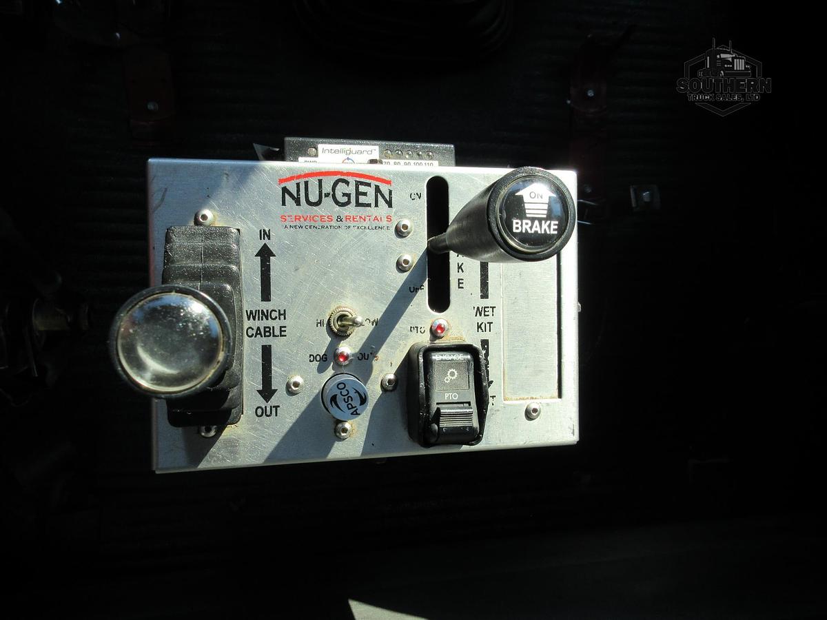 Used 2018 FREIGHTLINER 122SD