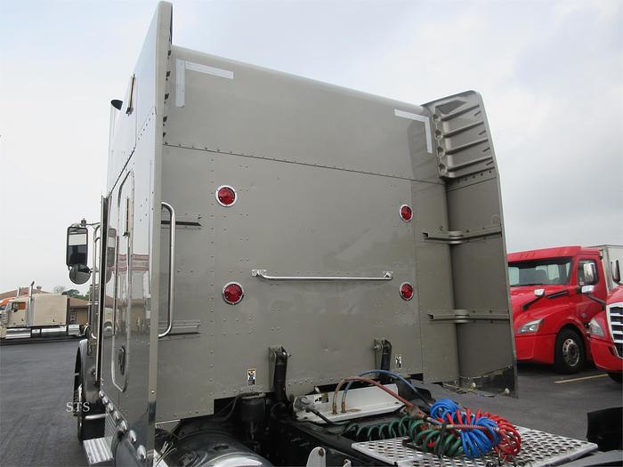 Used 2017 PETERBILT 389