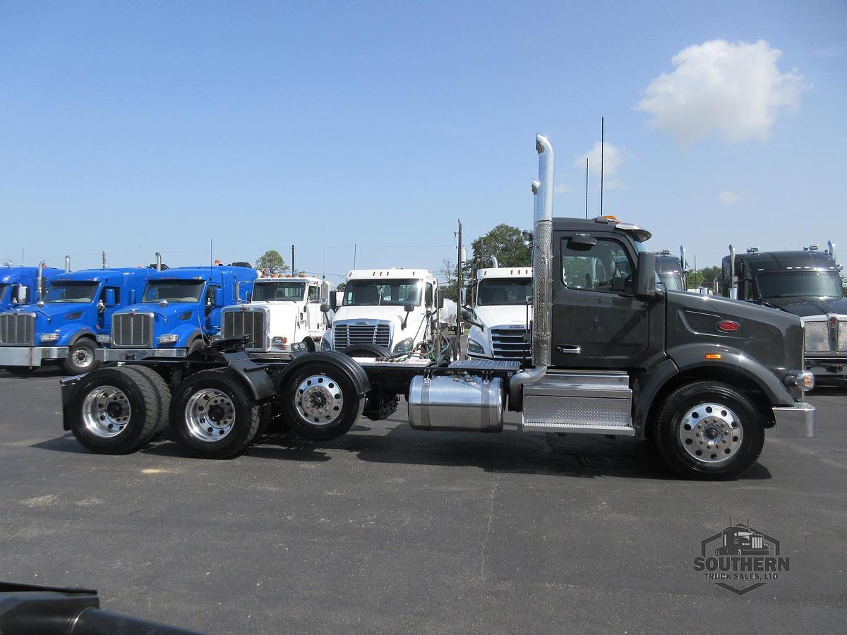 Used 2025 PETERBILT 567
