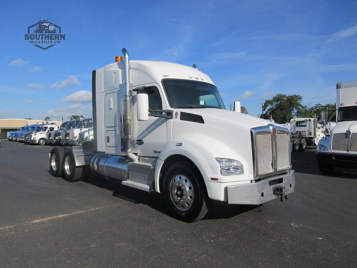 Used 2017 KENWORTH T880