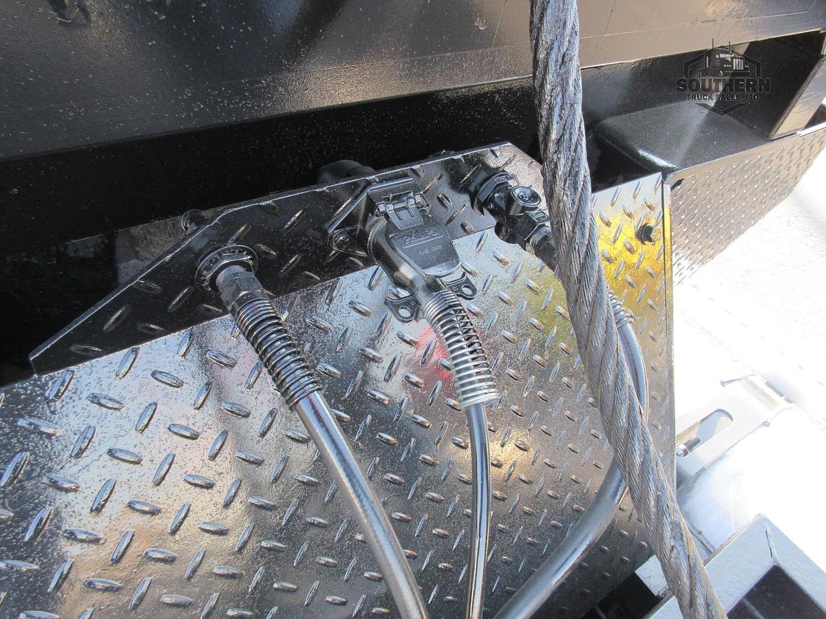 Used 2018 FREIGHTLINER 122SD