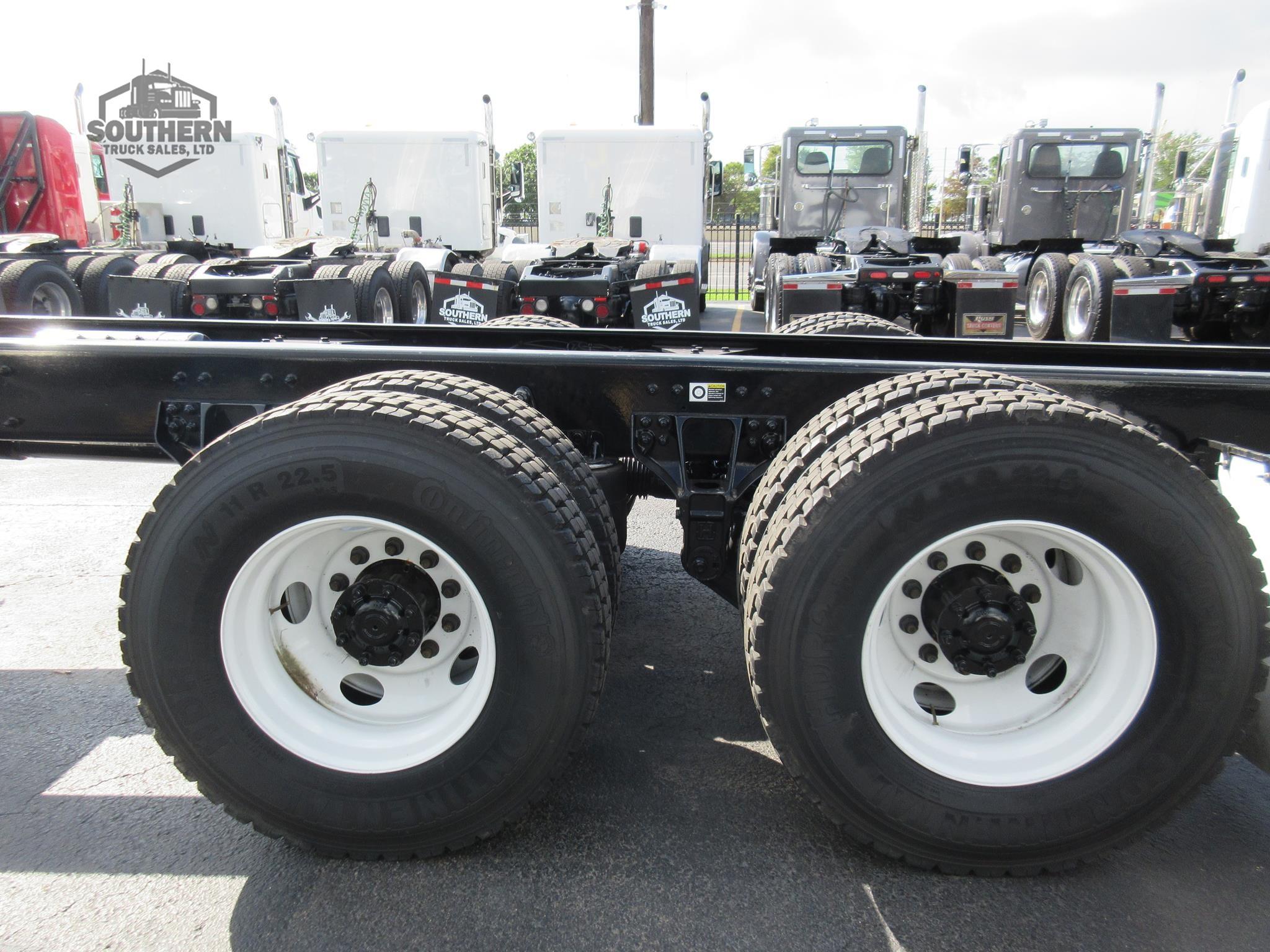 2025 KENWORTH T880