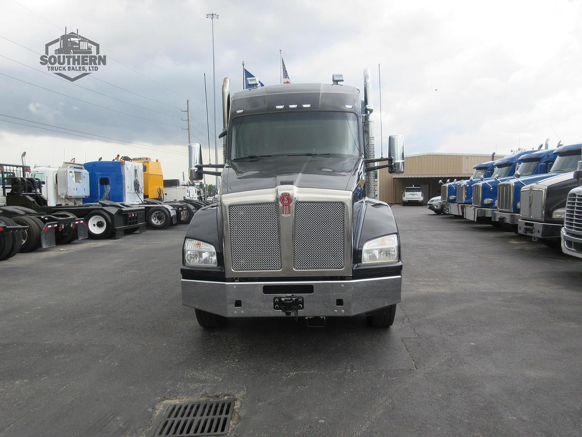Used 2023 KENWORTH T880
