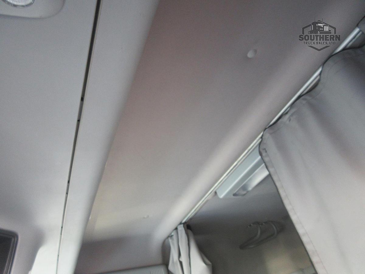 Used 2019 FREIGHTLINER 122SD