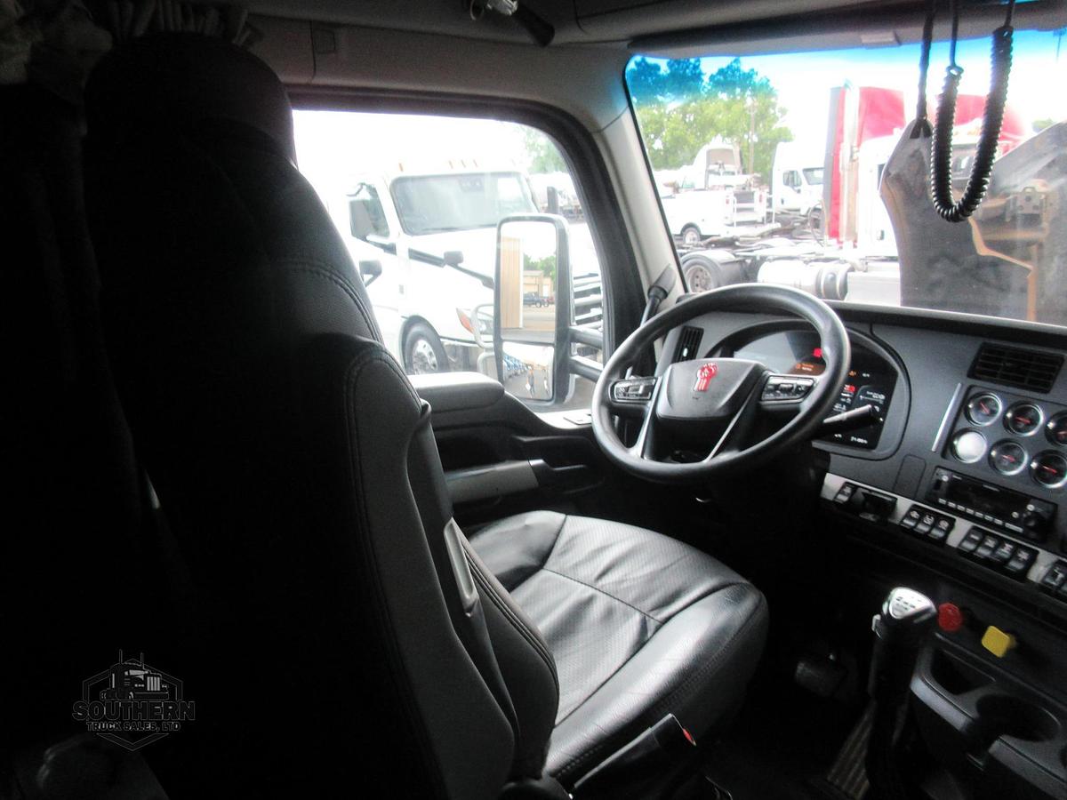 Used 2023 KENWORTH T880