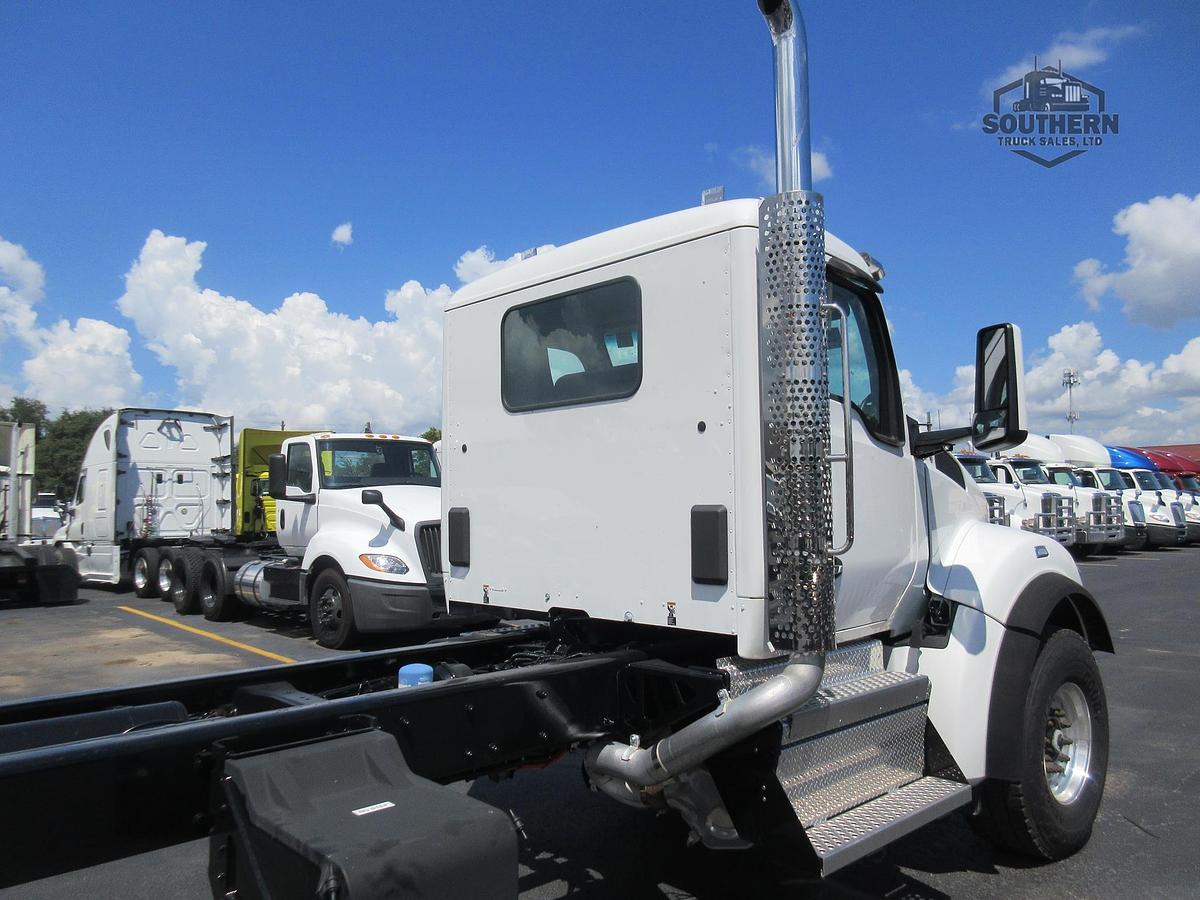 2025 KENWORTH T880