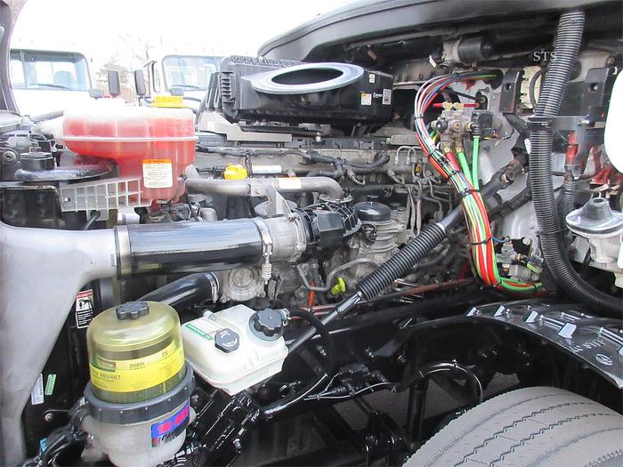 Used 2019 FREIGHTLINER CASCADIA 126