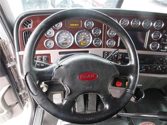 Used 2018 PETERBILT 389