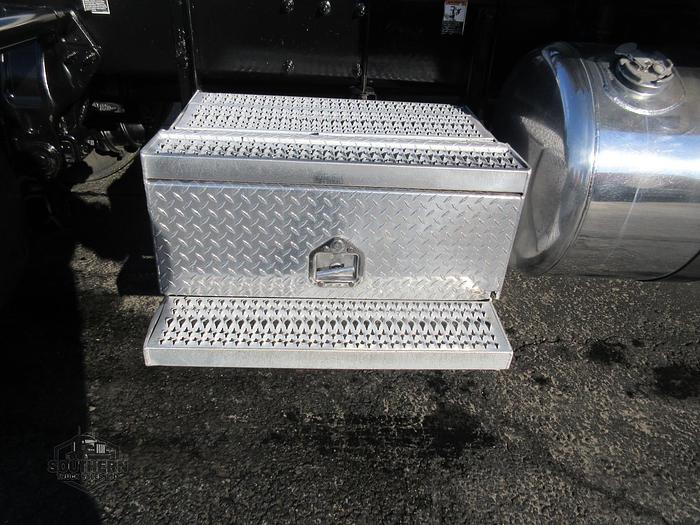 Used 2018 PETERBILT 389