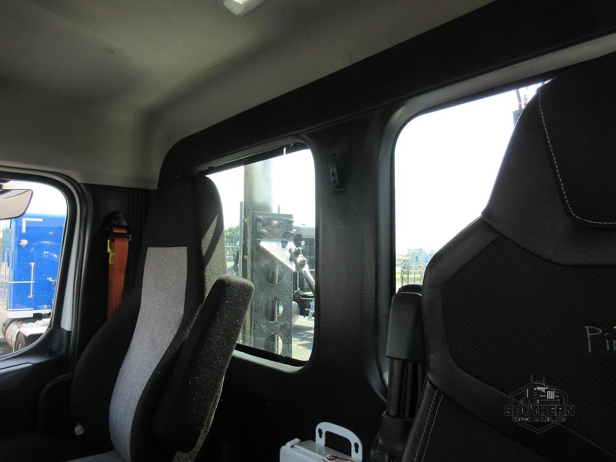 Used 2019 FREIGHTLINER CASCADIA 126
