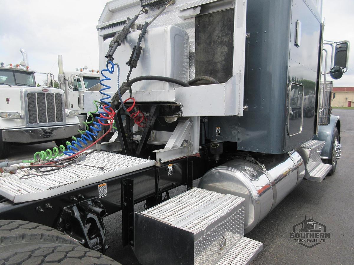 Used 2019 PETERBILT 389