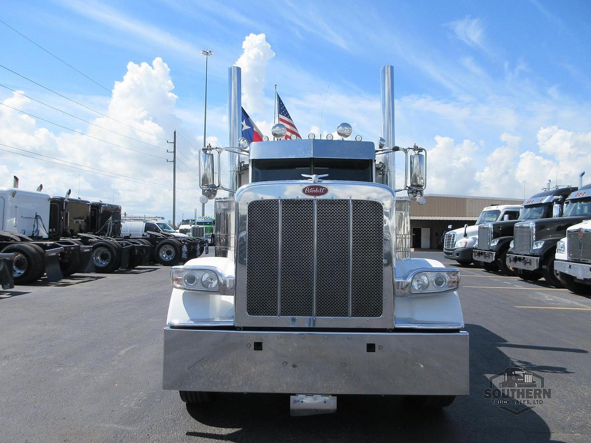 Used 2021 PETERBILT 389
