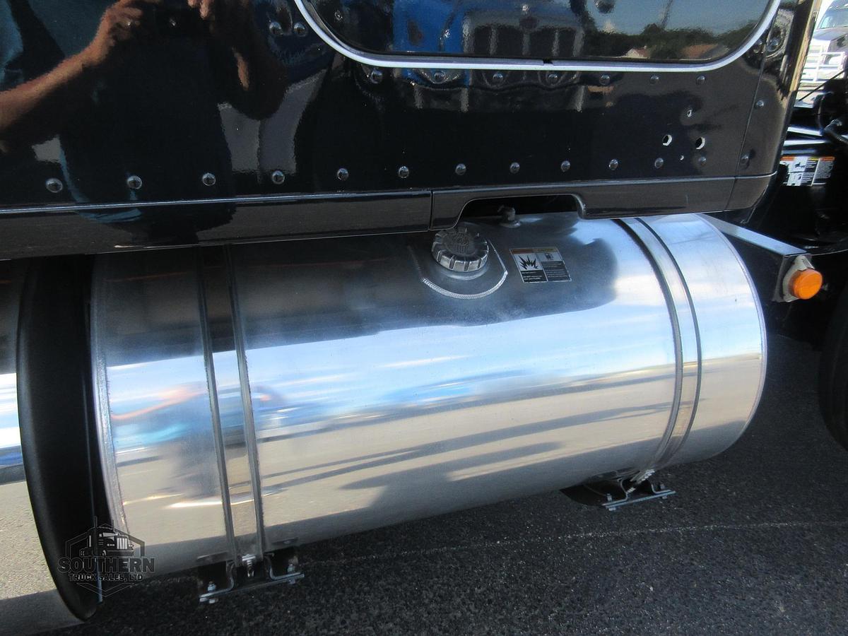 Used 2023 KENWORTH T880