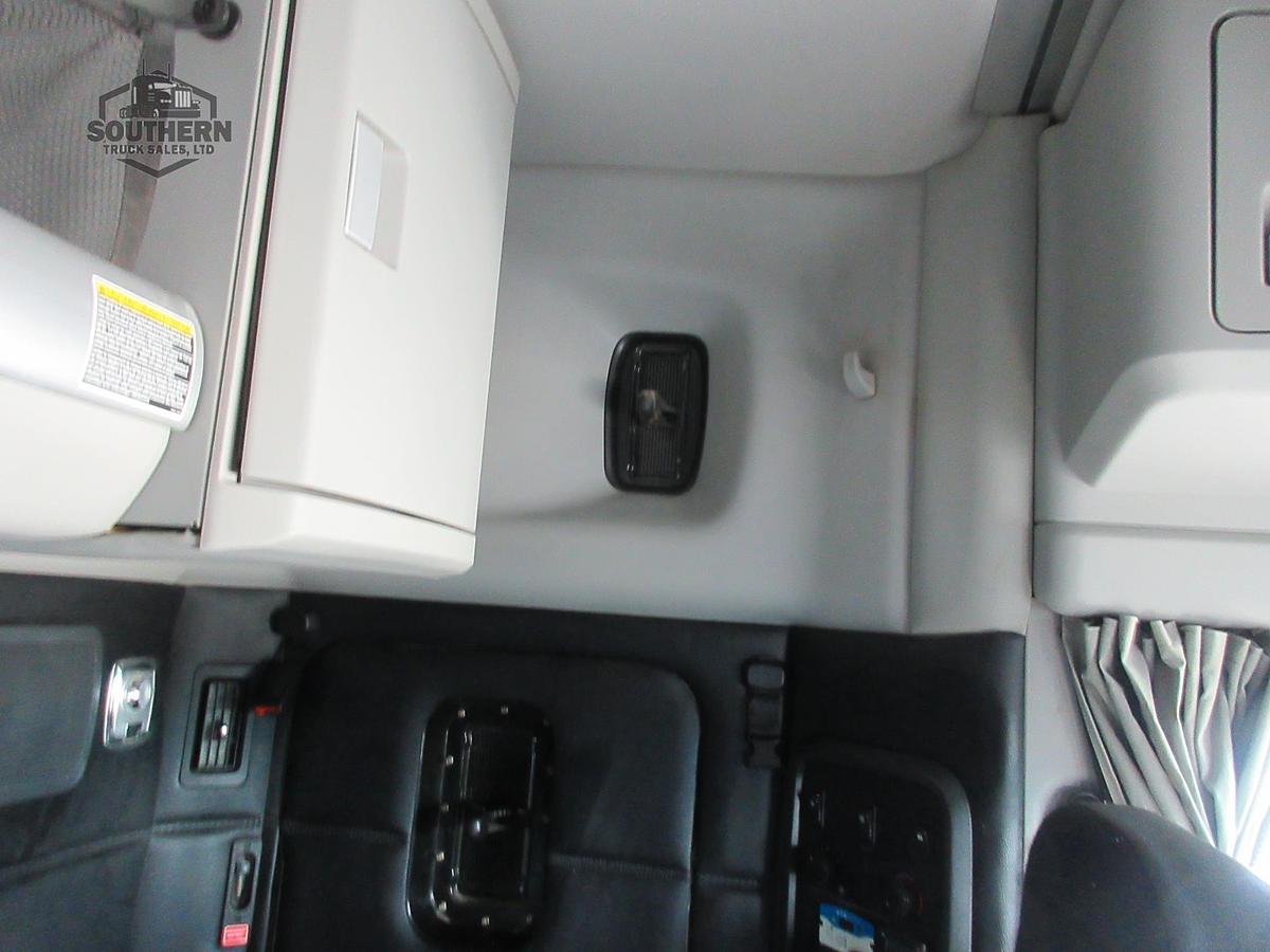 Used 2023 KENWORTH T880