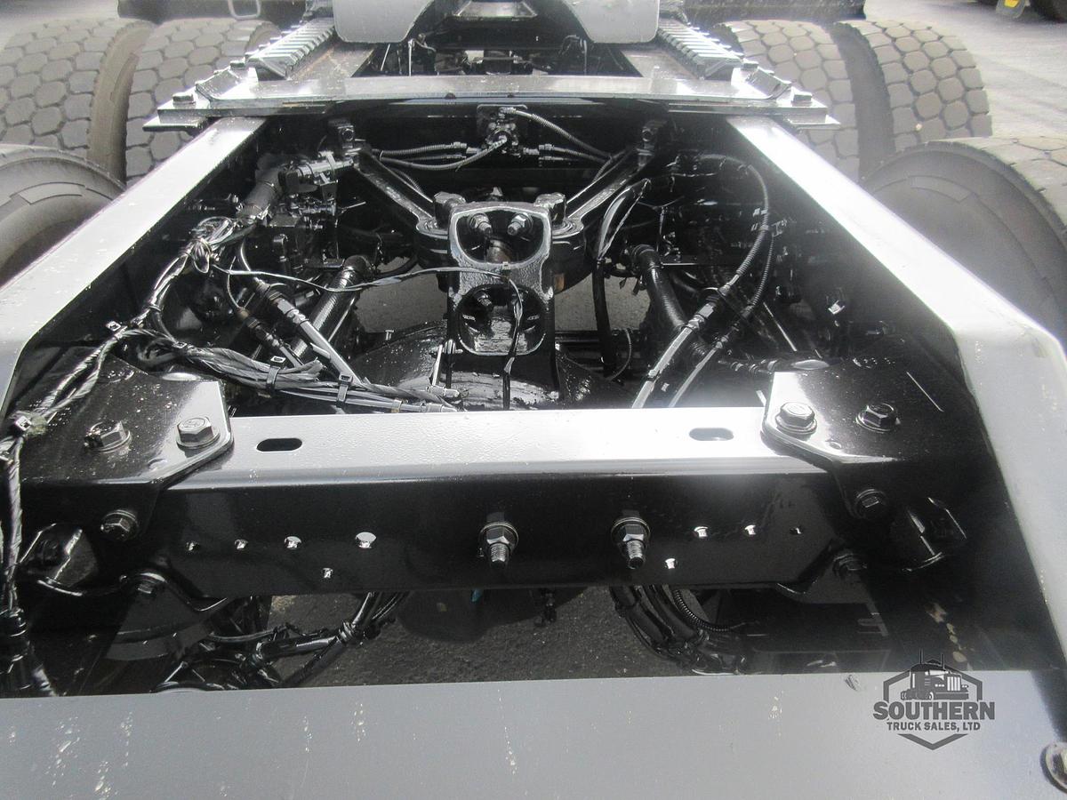 Used 2023 KENWORTH T880