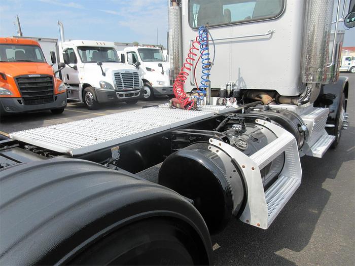 Used 2015 PETERBILT 389