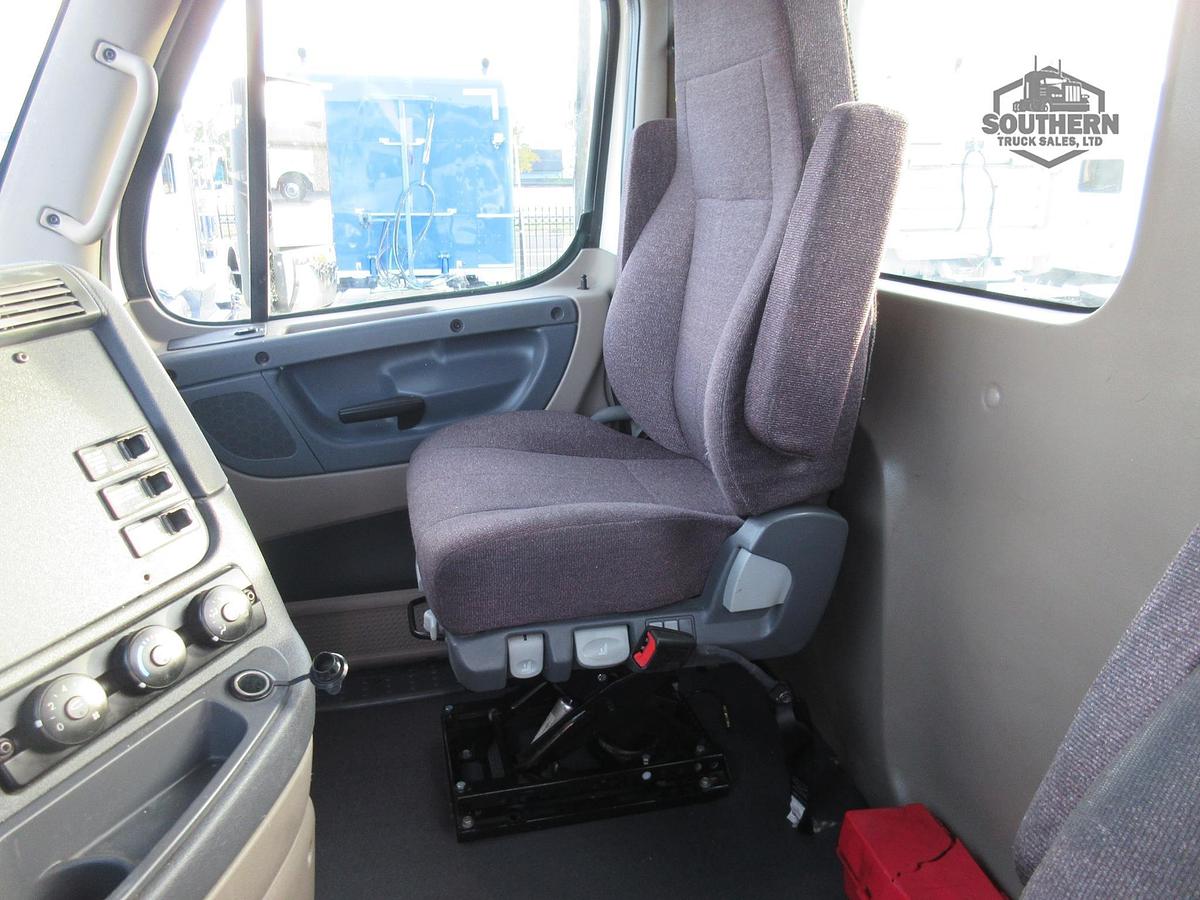 Used 2018 FREIGHTLINER CASCADIA 113