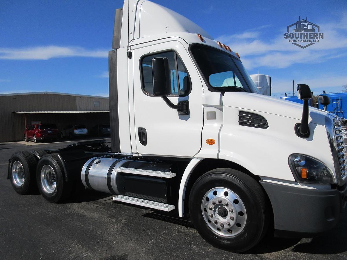 Used 2018 FREIGHTLINER CASCADIA 113