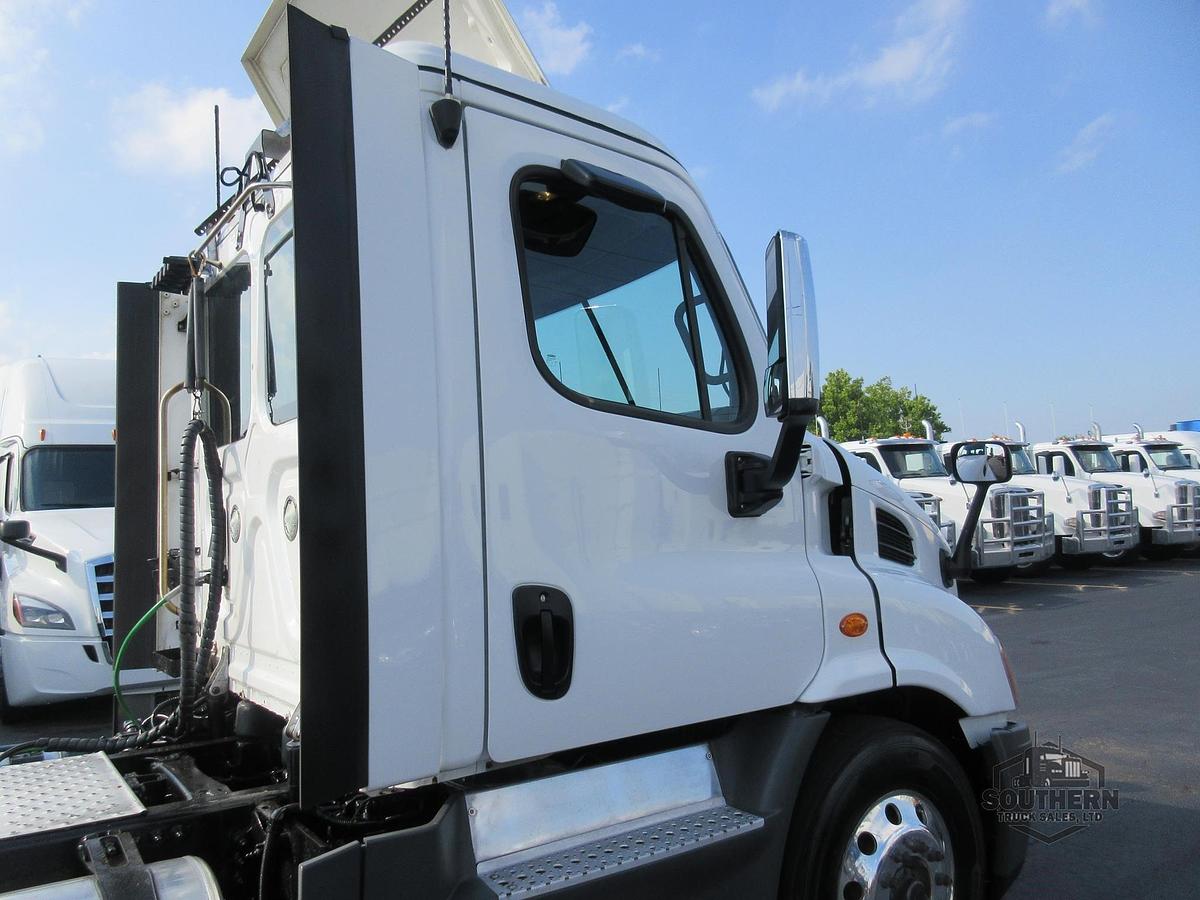 Used 2019 FREIGHTLINER CASCADIA 113