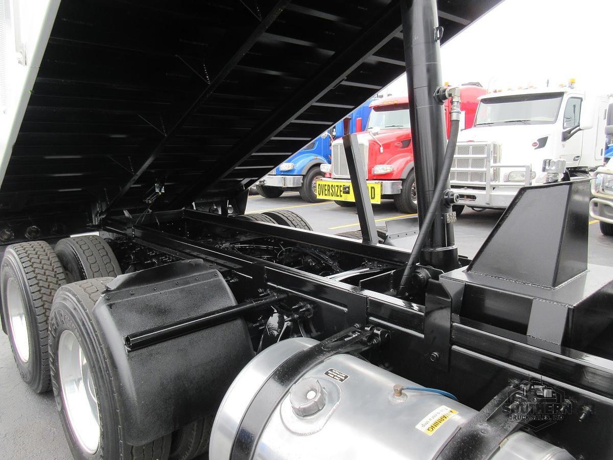 Used 2019 FREIGHTLINER CASCADIA 126