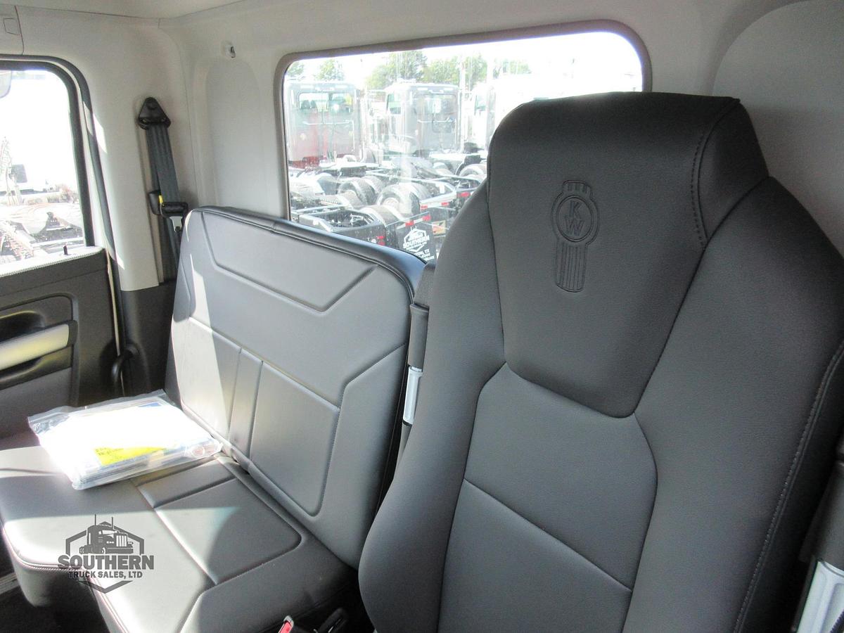 2025 KENWORTH T880