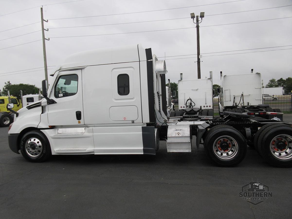 Used 2020 FREIGHTLINER CASCADIA 126