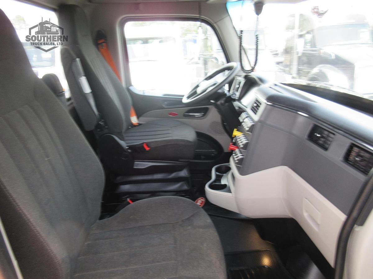 Used 2025 PETERBILT 567