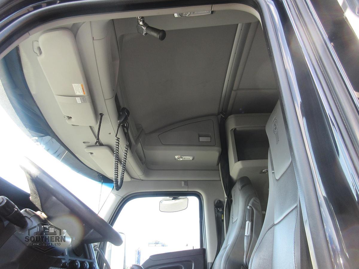 Used 2023 KENWORTH T880