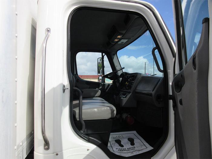 Used 2018 FREIGHTLINER BUSINESS CLASS M2 106