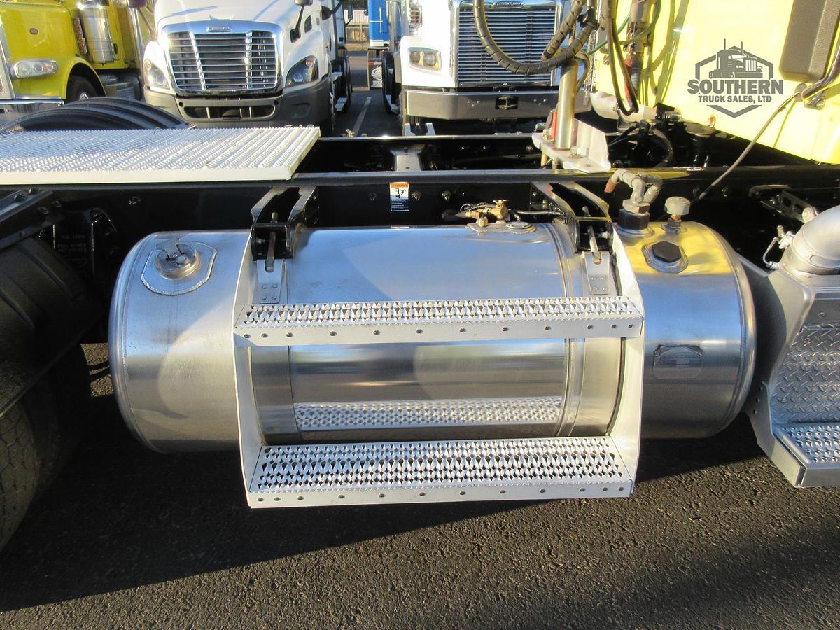 Used 2020 PETERBILT 567