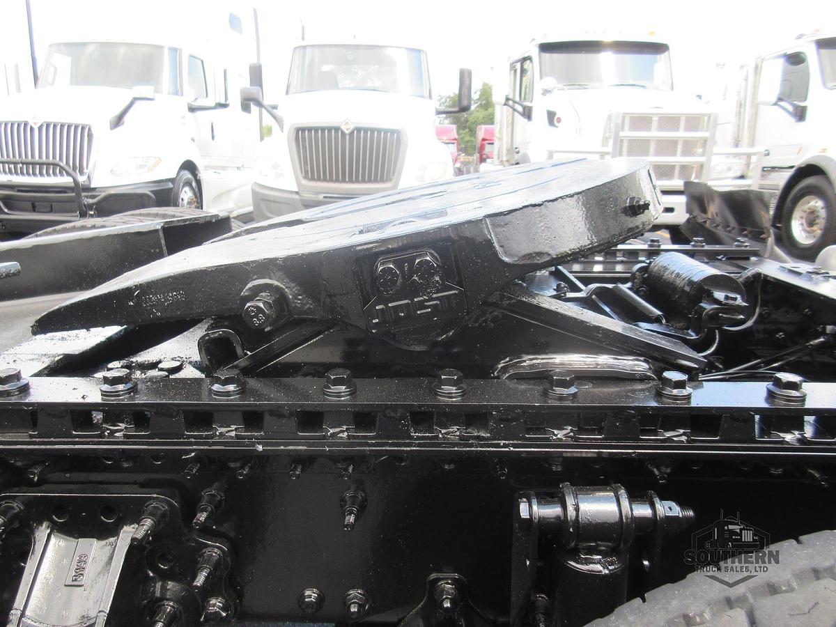 Used 2014 MACK PINNACLE CXU613