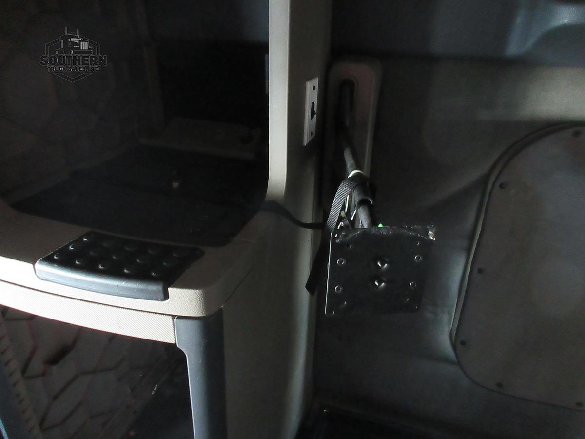 Used 2018 FREIGHTLINER CASCADIA 125