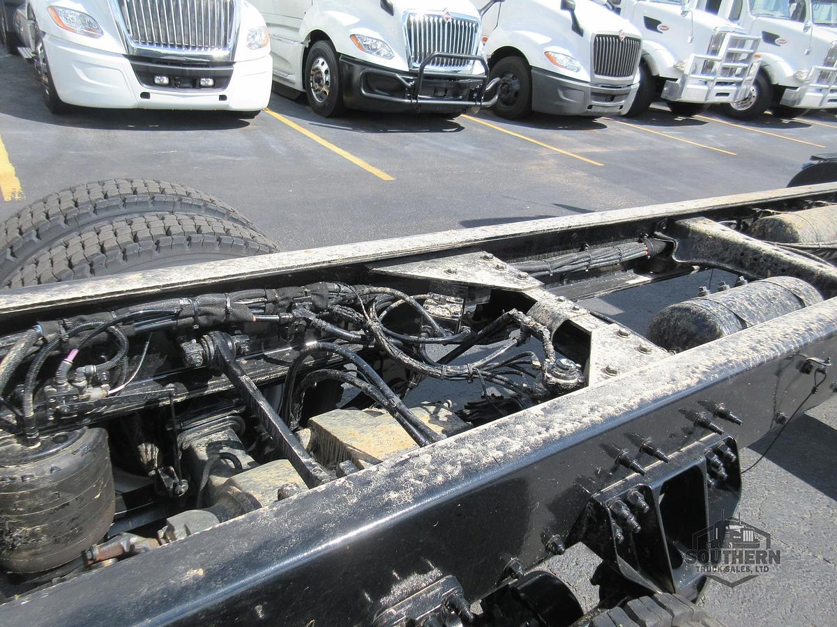 2025 KENWORTH T880