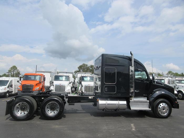 Used 2021 KENWORTH T880