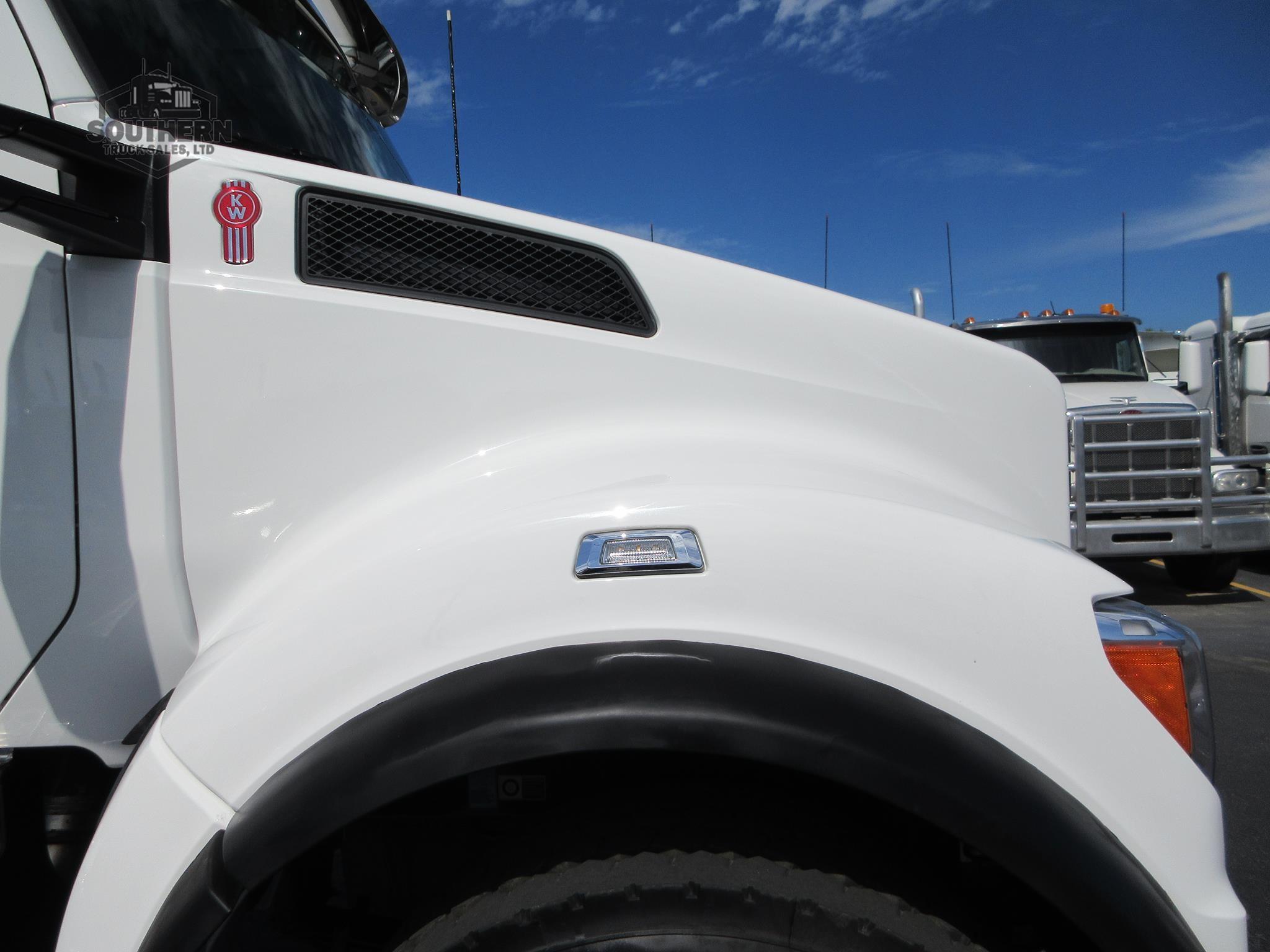 2025 KENWORTH T880