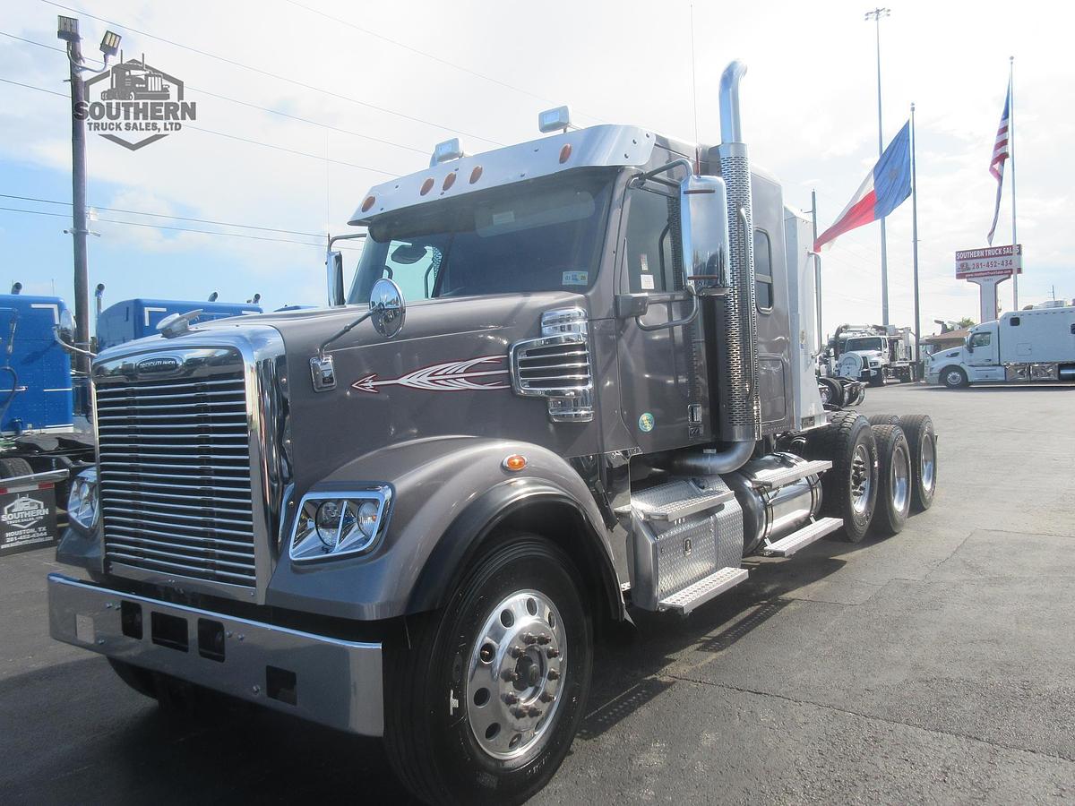 Used 2020 FREIGHTLINER 122SD