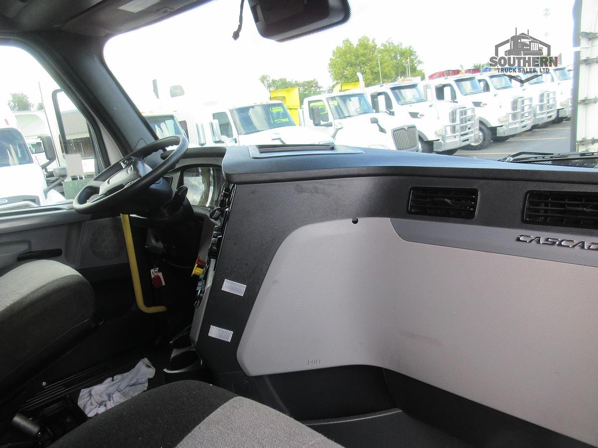 Used 2022 FREIGHTLINER CASCADIA 116