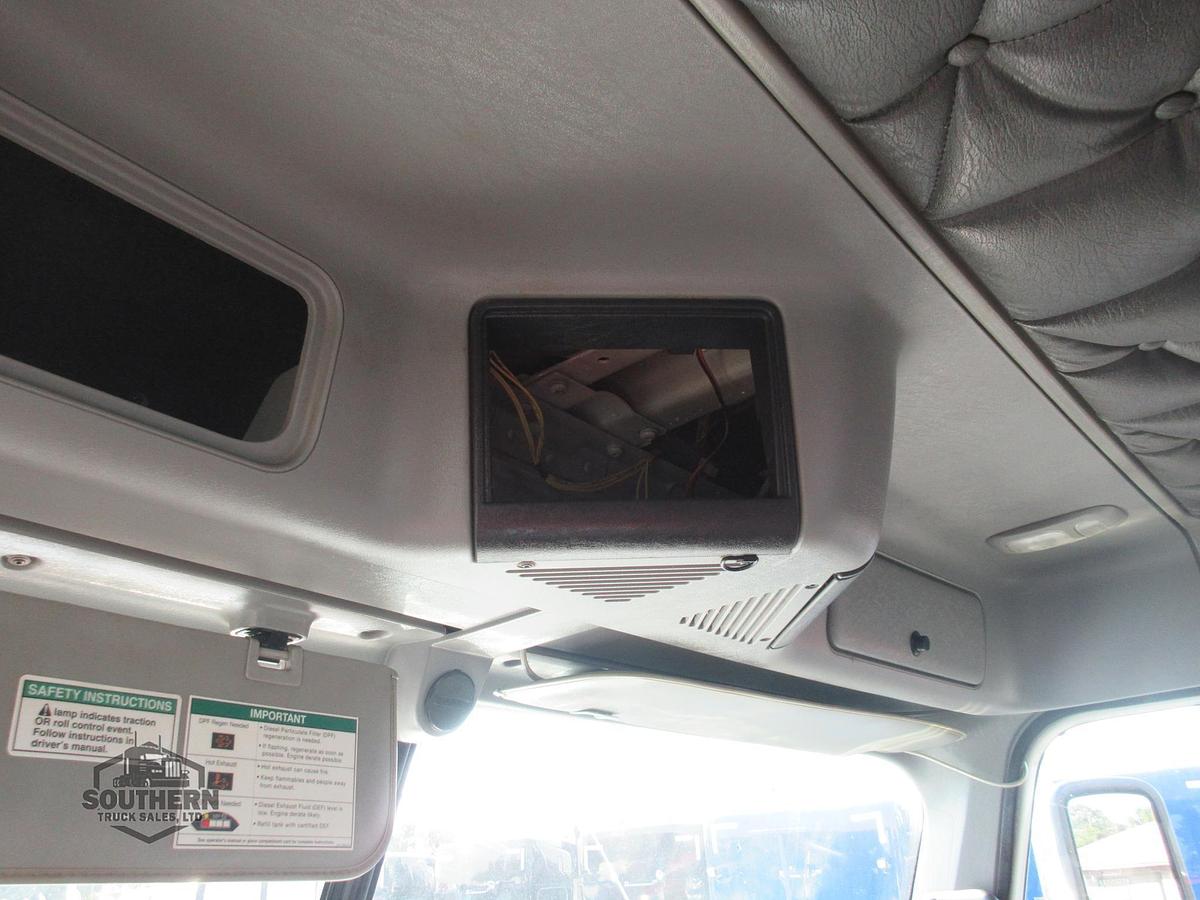 Used 2018 FREIGHTLINER 122SD