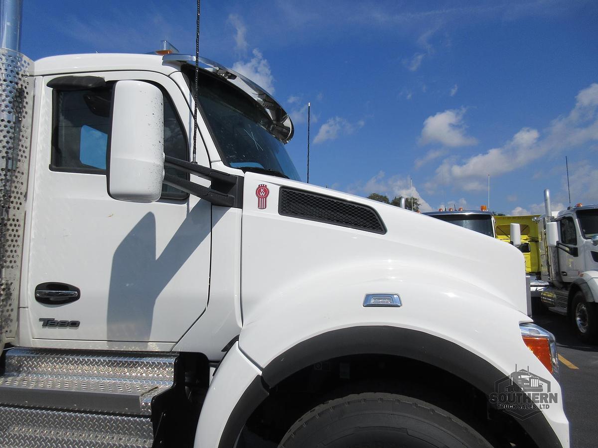 Used 2025 KENWORTH T880