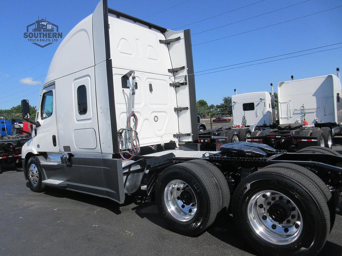 Used 2022 FREIGHTLINER CASCADIA 116