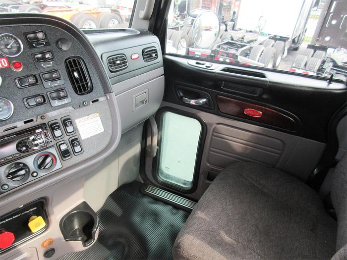 Used 2015 PETERBILT 389