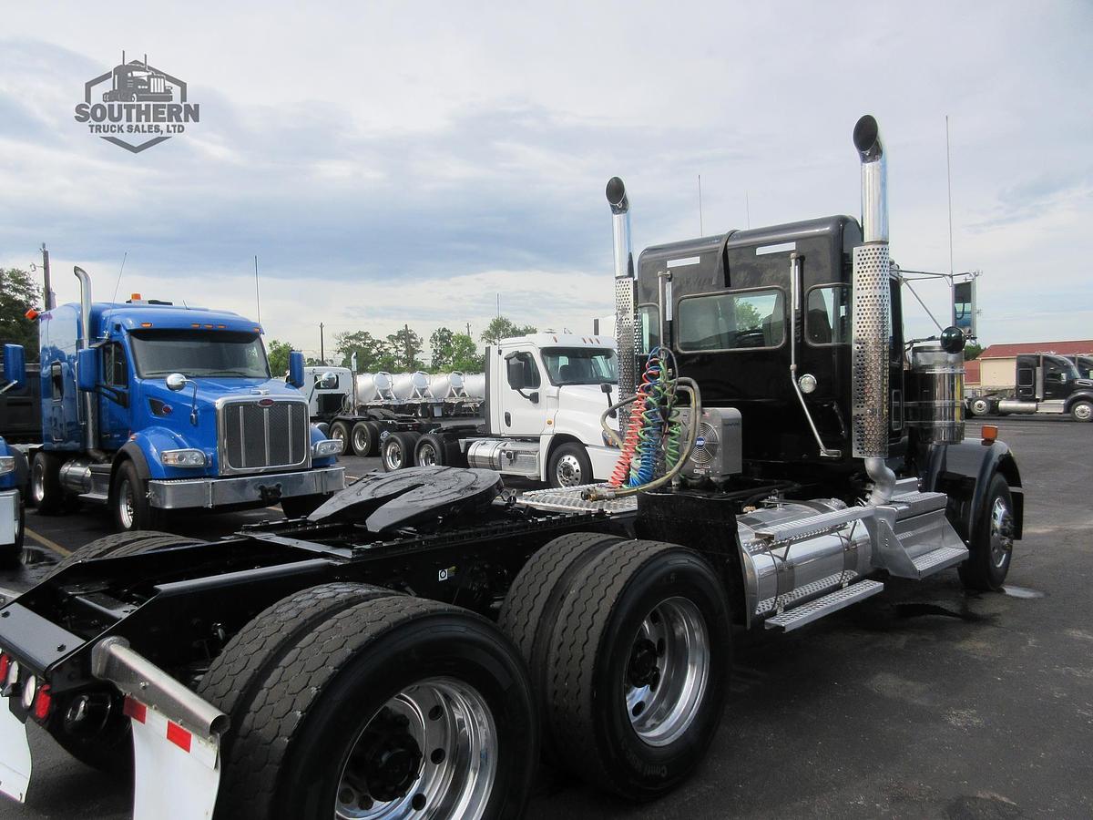 Used 2023 KENWORTH W900