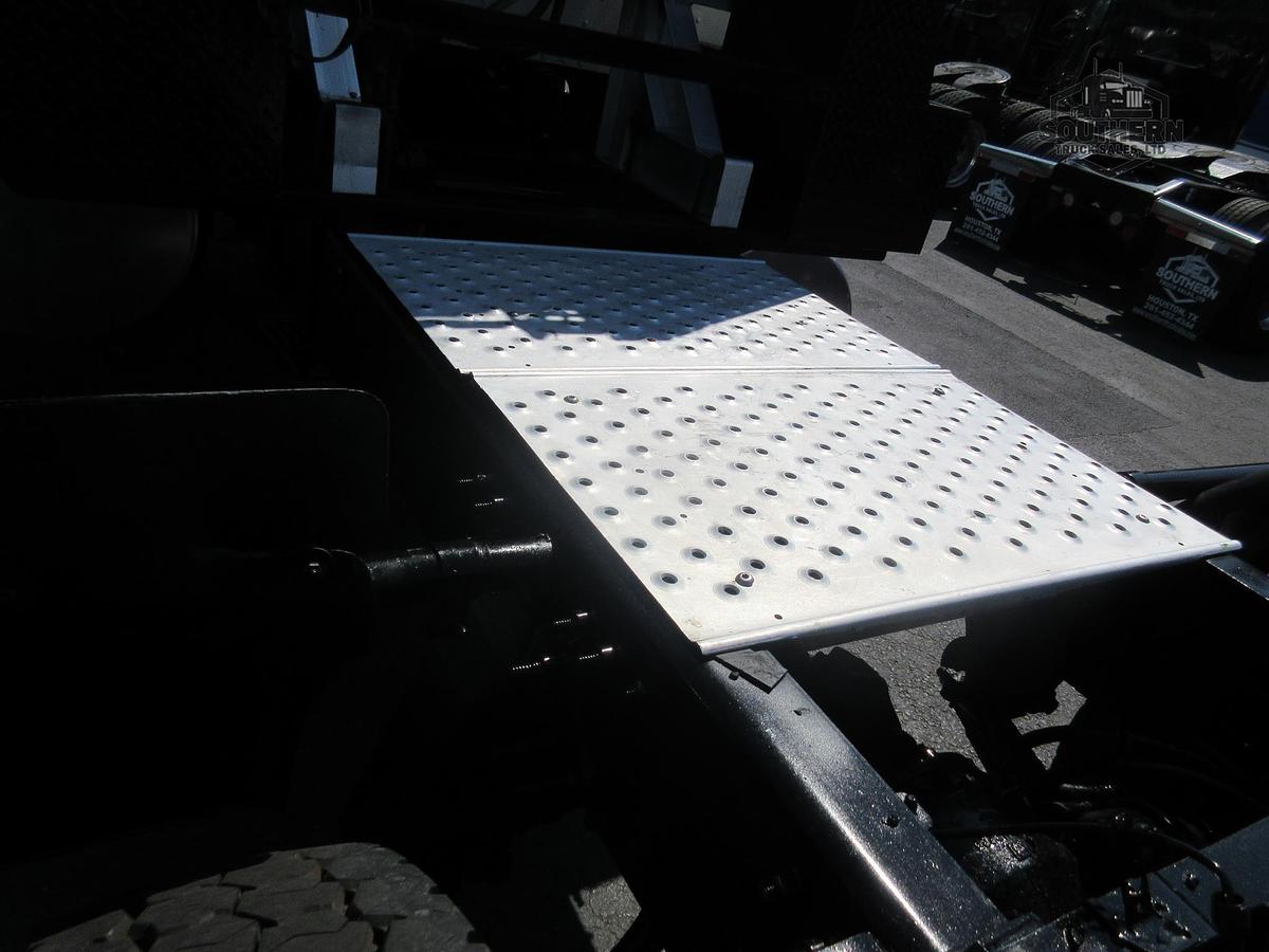 Used 2020 FREIGHTLINER 122SD